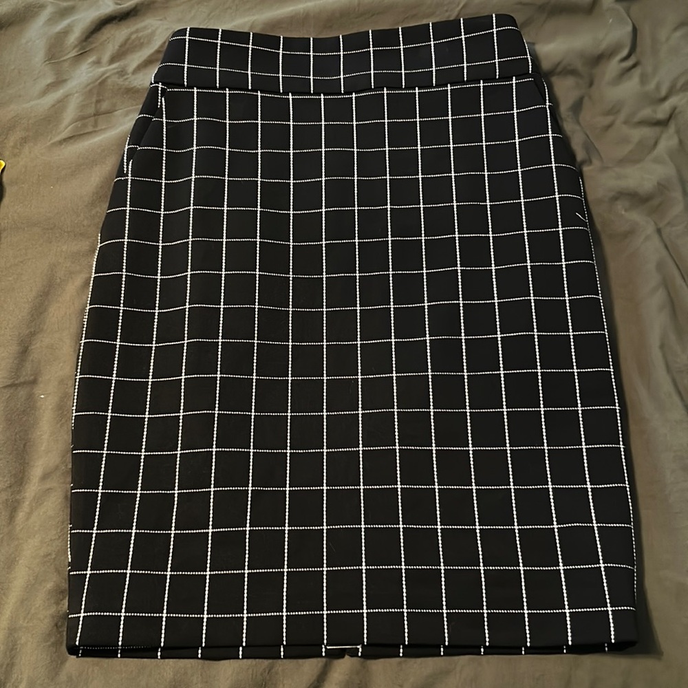 Express Black & White Patterned Pencil Skirt
